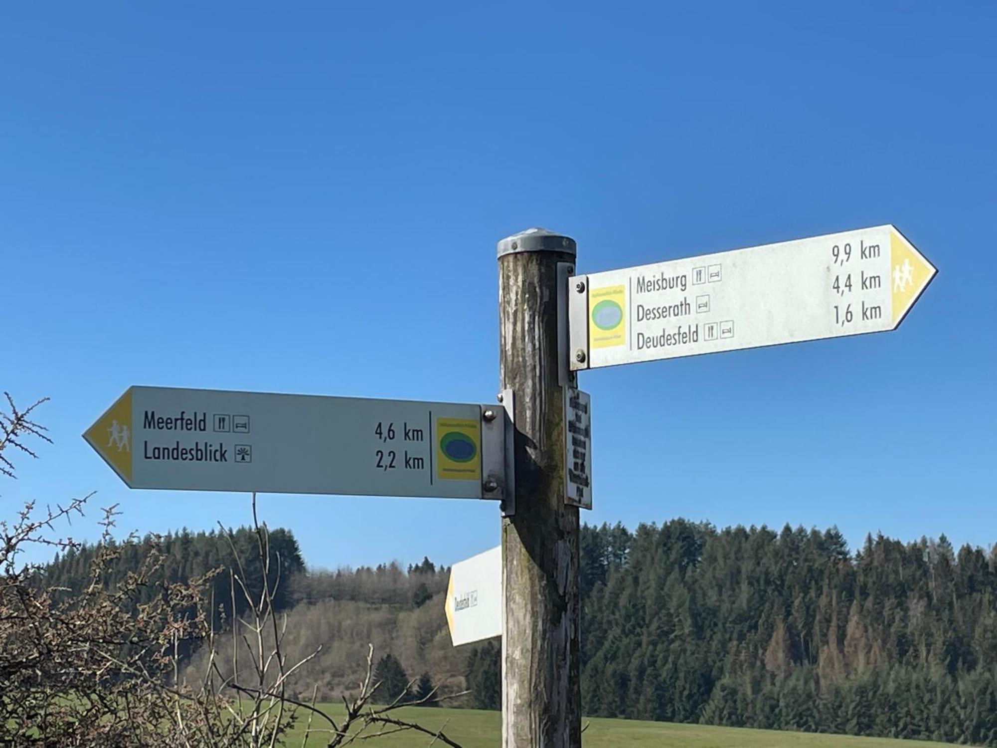 Pension Zur Quelle Deudesfeld Buitenkant foto
